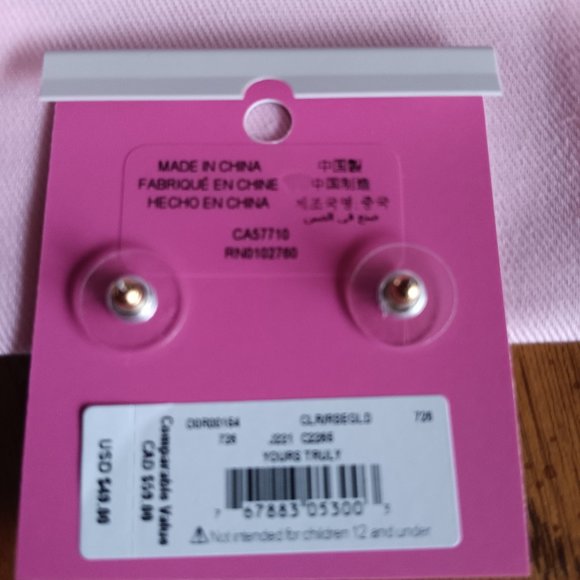 *Price Drop* New Kate Spade Yours Truly Pave Heart Studs - Picture 4 of 5